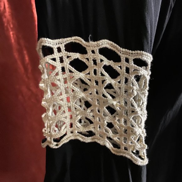 Elan Bell Sleeve Black Top with Crochet Detail Sz M - Picture 3 of 4